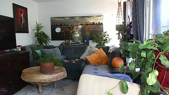 CeceilaMoon online show from 11-21-25, 01:54