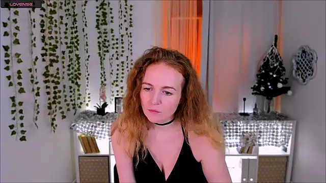 Snapshot of Asha_Glooom chatting on 12-18-25, 04:46 Asha Glooom online show from 12-18-25, 04:46