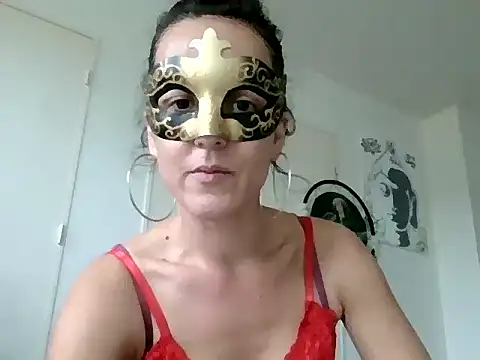 Snapshot of Masquegirlmysterious chatting on 11-10-25, 12:48 Masquegirlmysterious online show from 11-10-25, 12:48