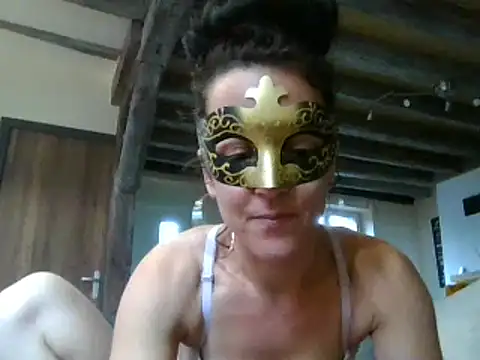 Snapshot of Masquegirlmysterious chatting on 11-19-25, 12:38 Masquegirlmysterious online show from 11-19-25, 12:38