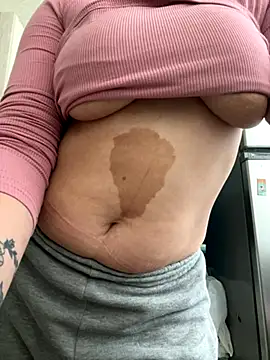 Angel  lika online show from 10-31-25, 06:47