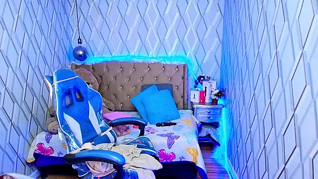 NicolleTaylor online show from 12-05-25, 04:32