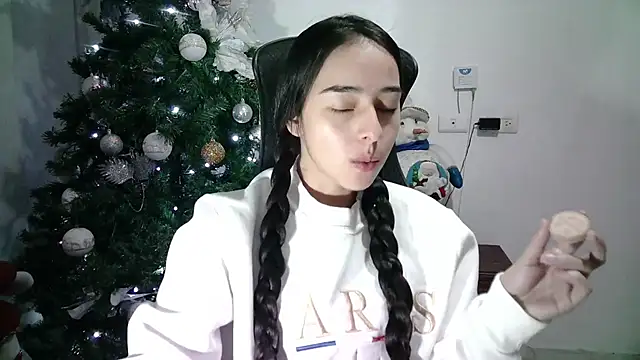 Snapshot of aineangeel chatting on 01-21-25, 12:04 aineangeel online show from 01-21-25, 12:04