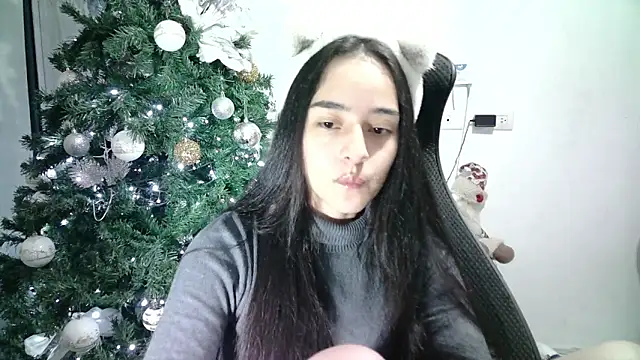 Snapshot of aineangeel chatting on 02-14-25, 02:39 aineangeel online show from 02-14-25, 02:39