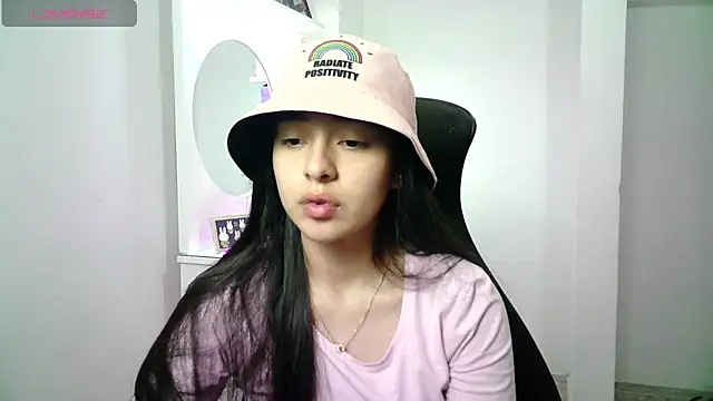 Snapshot of aineangeel chatting on 06-09-26, 12:33 aineangeel online show from 06-09-26, 12:33