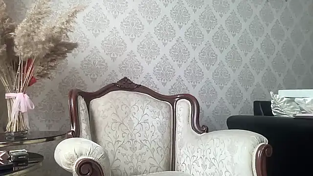 Snapshot of petitebeauty chatting on 09-15-25, 11:10 petitebeauty online show from 09-15-25, 11:10