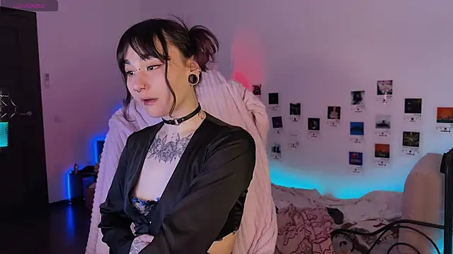 deadlysweet online show from 04-17-26, 04:04