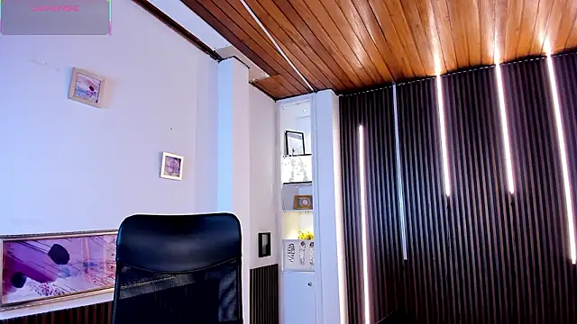 victoria mooree online show from 03-10-26, 04:12