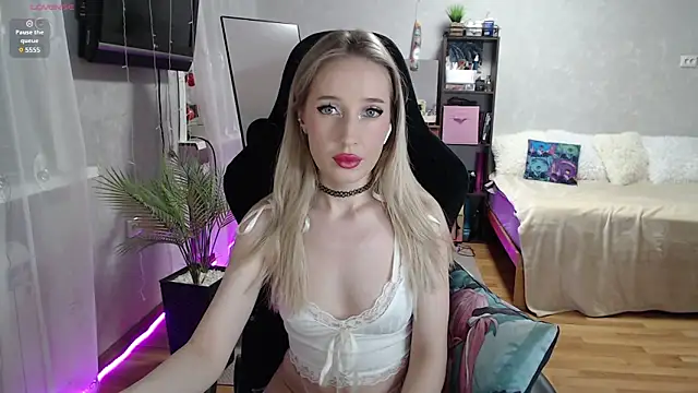 Little Soph online show from 01-25-25, 12:17