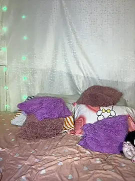 Snapshot of CharlotteMillers chatting on 05-14-26, 03:24 CharlotteMillers online show from 05-14-26, 03:24