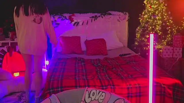 Snapshot of YasmineWest chatting on 01-08-26, 08:27 YasmineWest online show from 01-08-26, 08:27