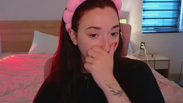 YasmineWest online show from 04-14-26, 07:47