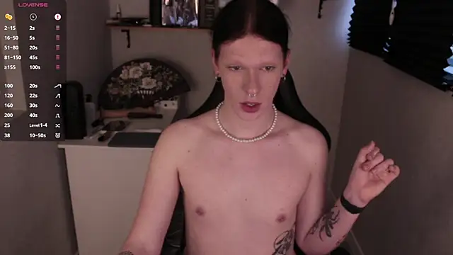 Snapshot of carthylovvve chatting on 01-25-25, 04:56 carthylovvve online show from 01-25-25, 04:56