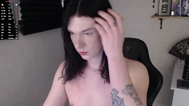 Snapshot of carthylovvve chatting on 01-28-25, 04:30 carthylovvve online show from 01-28-25, 04:30
