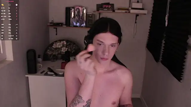 Snapshot of carthylovvve chatting on 01-30-25, 12:39 carthylovvve online show from 01-30-25, 12:39