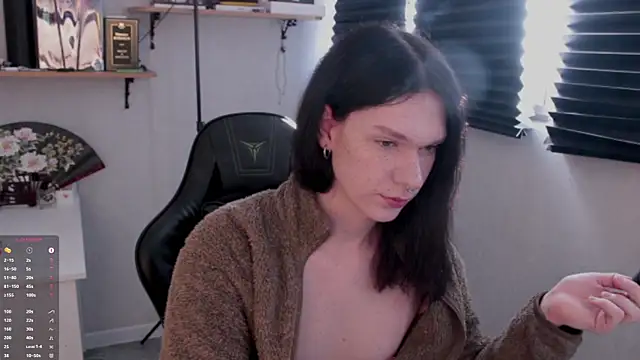 Snapshot of carthylovvve chatting on 02-09-25, 01:03 carthylovvve online show from 02-09-25, 01:03