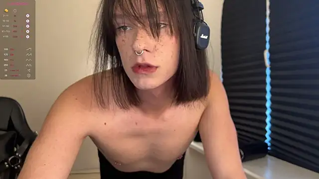 Snapshot of carthylovvve chatting on 09-17-25, 02:52 carthylovvve online show from 09-17-25, 02:52