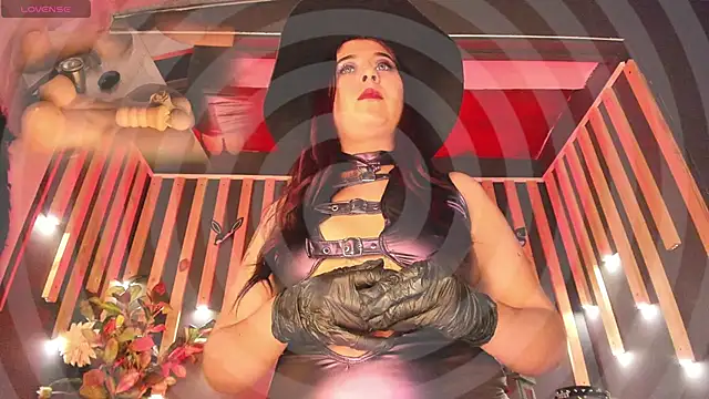 Snapshot of shaaroon_gold chatting on 02-28-25, 12:21 shaaroon gold online show from 02-28-25, 12:21