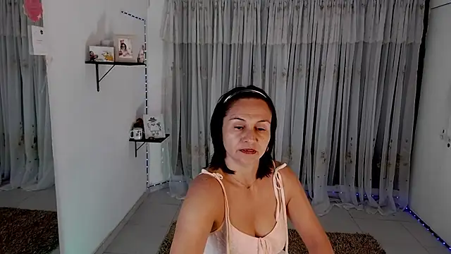 Snapshot of lollita_23_ chatting on 11-20-25, 06:18 lollita 23 online show from 11-20-25, 06:18