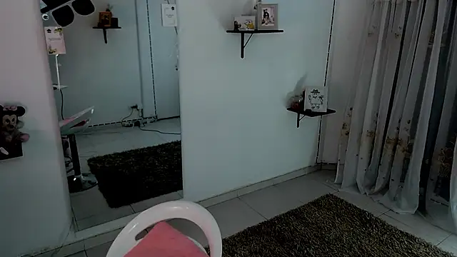 Snapshot of lollita_23_ chatting on 12-01-25, 07:52 lollita 23 online show from 12-01-25, 07:52