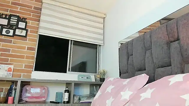 Snapshot of emiily_morgan chatting on 03-06-25, 01:27 emiily morgan online show from 03-06-25, 01:27