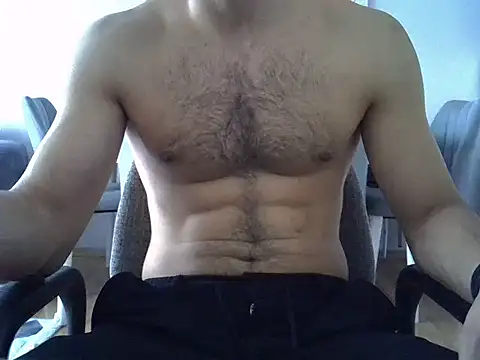 Snapshot of Muscularbomb chatting on 11-14-25, 12:59 Muscularbomb online show from 11-14-25, 12:59
