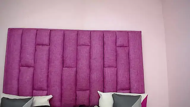 Snapshot of CrushOnMe_ chatting on 10-19-25, 01:34 CrushOnMe online show from 10-19-25, 01:34