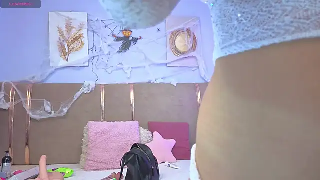 sarah cruzz  online show from 10-22-25, 12:33