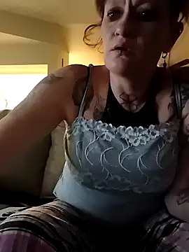 Snapshot of renegade_vyxxen chatting on 11-21-25, 02:21 renegade vyxxen online show from 11-21-25, 02:21