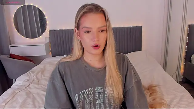 Snapshot of CassieRayss chatting on 12-17-25, 07:47 CassieRayss online show from 12-17-25, 07:47