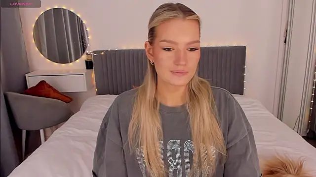 Snapshot of CassieRayss chatting on 02-10-26, 02:54 CassieRayss online show from 02-10-26, 02:54