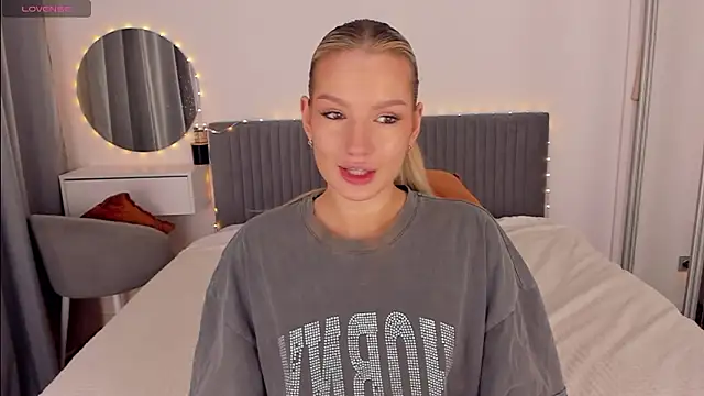 Snapshot of CassieRayss chatting on 02-13-26, 05:03 CassieRayss online show from 02-13-26, 05:03