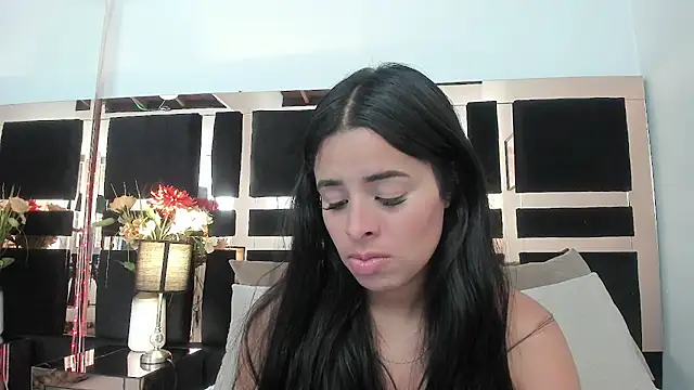 Snapshot of emma_castilloo chatting on 04-13-26, 10:48 emma castilloo online show from 04-13-26, 10:48