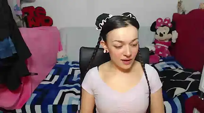 Snapshot of Angela_18honey chatting on 01-03-25, 04:00 Angela 18honey online show from 01-03-25, 04:00