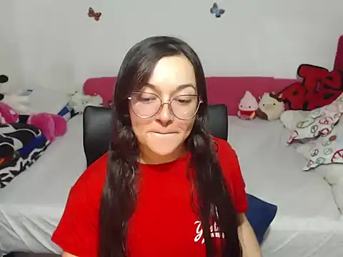 Snapshot of Angela_18honey chatting on 09-18-25, 01:51 Angela 18honey online show from 09-18-25, 01:51