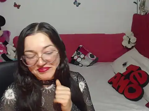 Snapshot of Angela_18honey chatting on 10-29-25, 02:14 Angela 18honey online show from 10-29-25, 02:14