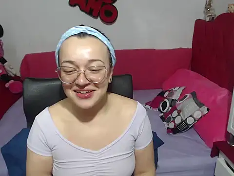 Snapshot of Angela_18honey chatting on 11-05-25, 02:33 Angela 18honey online show from 11-05-25, 02:33