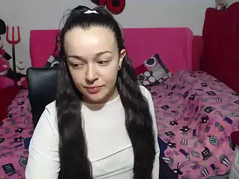 Snapshot of Angela_18honey chatting on 11-21-25, 02:21 Angela 18honey online show from 11-21-25, 02:21