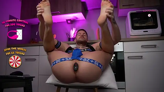 Snapshot of kennethwade chatting on 12-06-24, 08:40 kennethwade online show from 12-06-24, 08:40