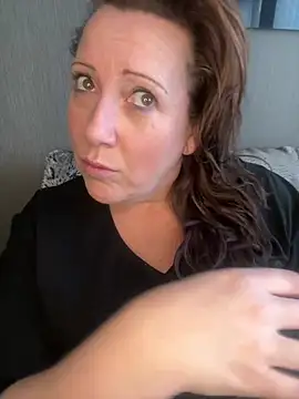 xsexycurvymilf online show from 02-05-25, 09:57