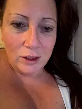 Snapshot of xsexycurvymilf chatting on 11-25-25, 07:52 xsexycurvymilf online show from 11-25-25, 07:52