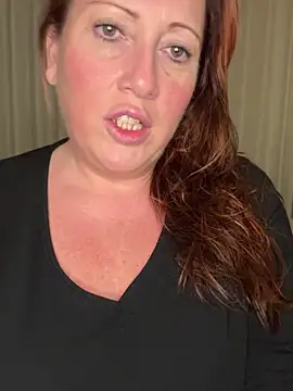 Snapshot of xsexycurvymilf chatting on 12-22-25, 03:31 xsexycurvymilf online show from 12-22-25, 03:31