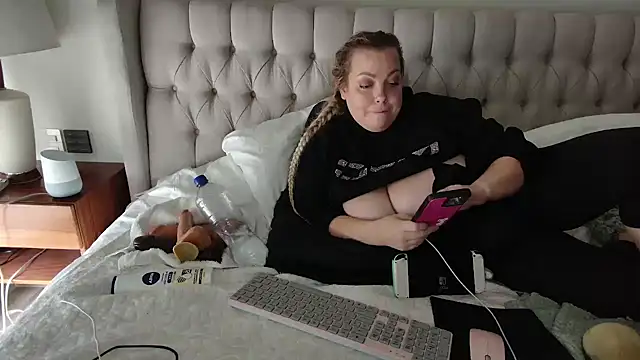 Snapshot of Beauty4AGent chatting on 12-06-24, 07:56 Beauty4AGent online show from 12-06-24, 07:56