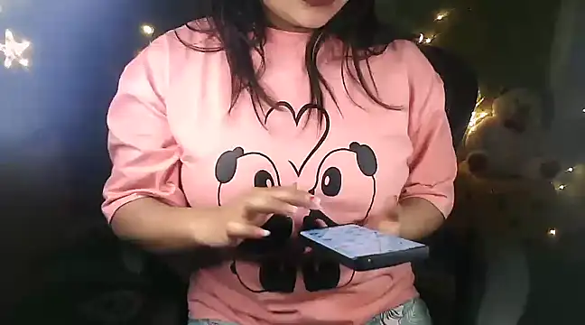 Snapshot of _Redwine_ chatting on 02-13-25, 10:44 Redwine online show from 02-13-25, 10:44