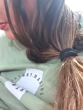 Snapshot of _Redwine_ chatting on 02-15-25, 08:43 Redwine online show from 02-15-25, 08:43