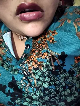 Snapshot of _Redwine_ chatting on 03-11-25, 05:46 Redwine online show from 03-11-25, 05:46