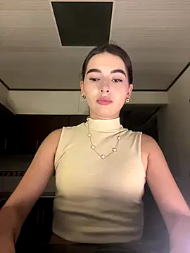 Snapshot of Coralinee_01 chatting on 12-18-25, 12:27 Coralinee 01 online show from 12-18-25, 12:27