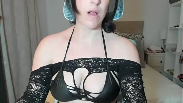 emmita69  online show from 04-16-26, 11:40