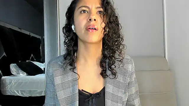 Snapshot of Amareto_ chatting on 06-27-26, 03:33 Amareto online show from 06-27-26, 03:33