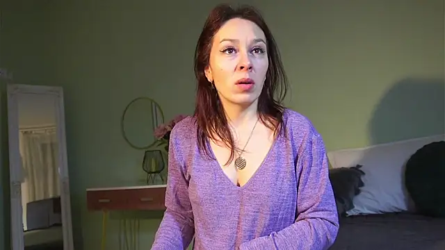 Snapshot of HaileyMoonn chatting on 02-21-25, 04:18 HaileyMoonn online show from 02-21-25, 04:18